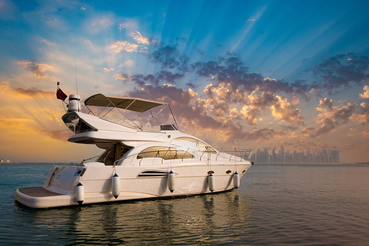 YACHT TOUR